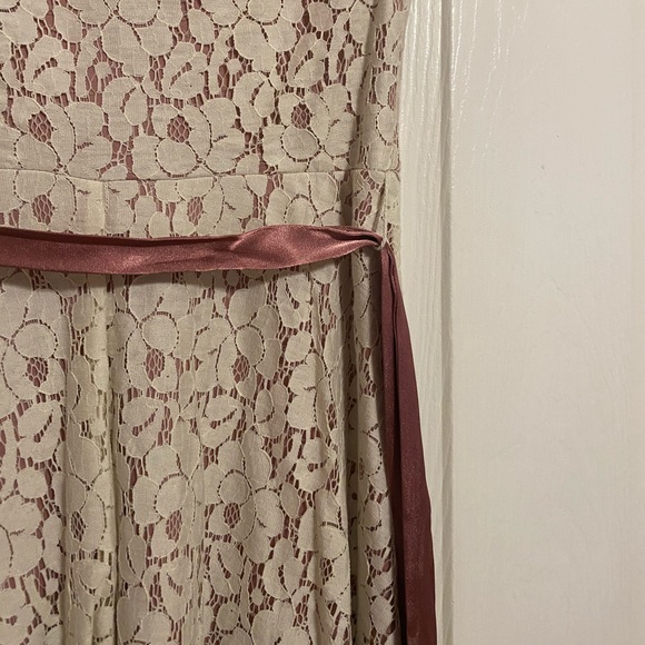 Cream and white lace dress with mauve accents - Picture 3 of 3